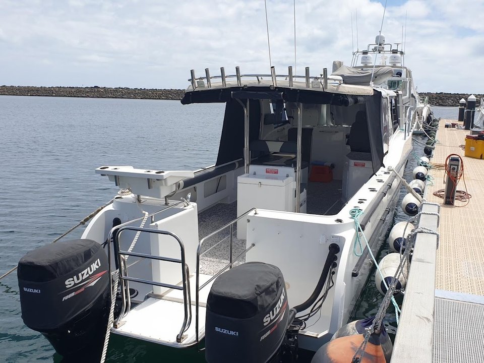 Lynx 33ft catamaran for boat hire in Perth